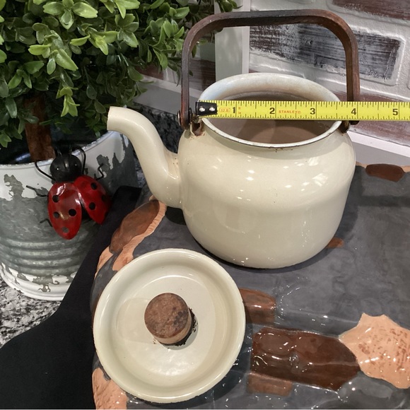 🟤 Vintage - Cream colored, enamel coated, Tea Kettle w/ Wooden Handle - Decor - Picture 15 of 16